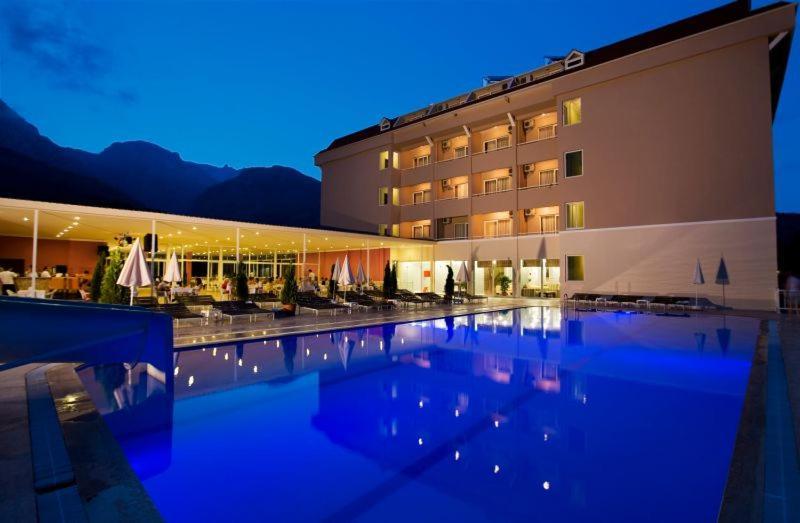 Castle Park Hotel 贝尔迪比 外观 照片