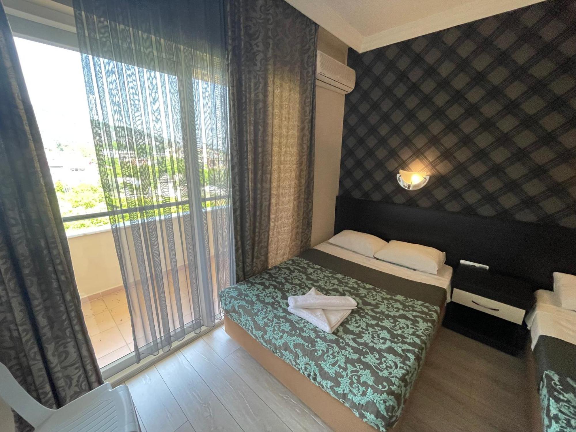 Castle Park Hotel 贝尔迪比 外观 照片